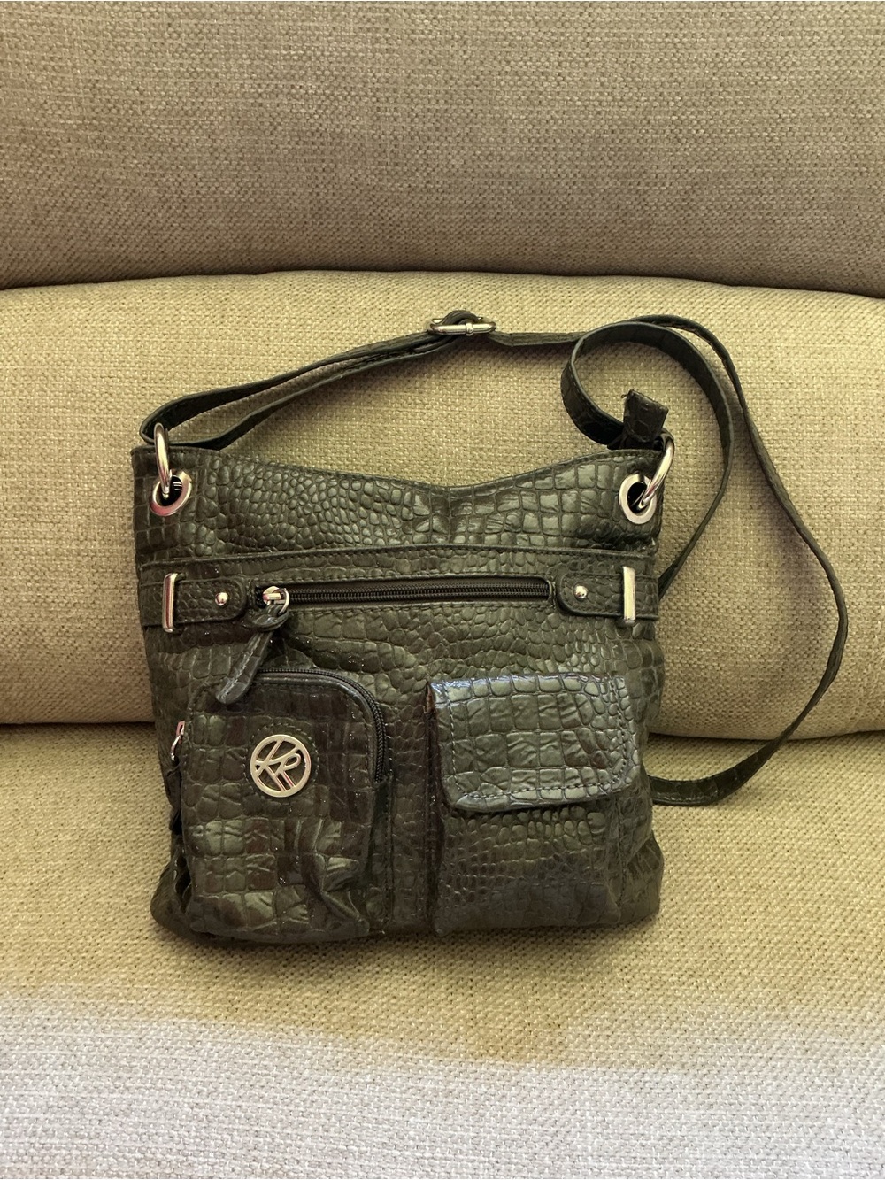 Kim Rogers Crossbody Gray Faux Crocodile Silver Hardware Lots Of Pockets Clean!